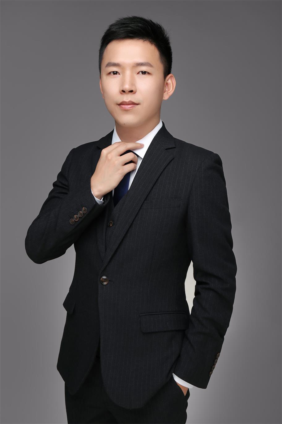 王梓轩 视觉与舞美负责人